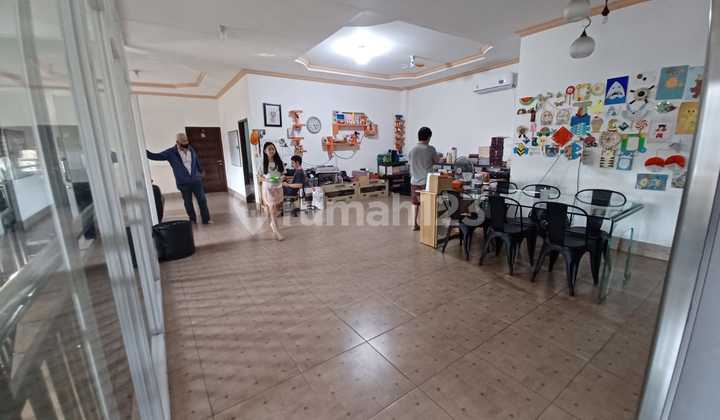 Bridge Five Road TSS House  
Land Area 209 m² (9.5x22)  
Building Area 500 m²  
3.5 Floors, Built in 2021  
5+1 Bedrooms  
5+1 Bathrooms  
7 AC Units  
Kitchen Set  
13,000 Watt Electricity  
Carport for 4-5 Cars  
Facing North  
Price 6.5 Billion (Negotiable) 2