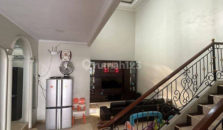 Rumah 2 Lantai Bagus Furnished SHM di Modernland, Tangerang 2