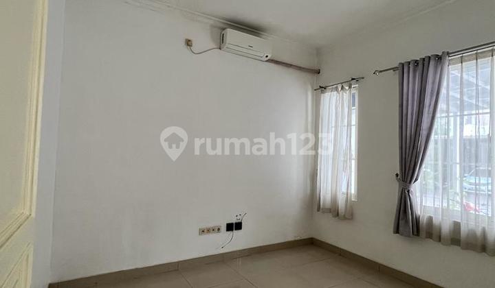 Rumah di Green Lake City, Lokasi Strategis dengan Akses Toll Jakarta dan Tangerang. Ada Hospital Mandaya. Ada Grand Lucky.uk8x15m2. Ada Ac 5 Unit dan Gorden. Harga 120Jt/Th 2