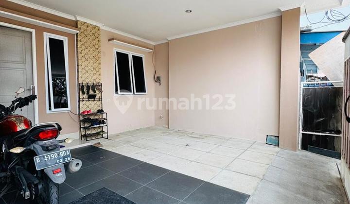 Rumah Grand Poris Ukuran : 6x12m2. 2 1/2 Lantai. Kamar Tidur : 4. Kamar Mandi : 2. Listrik : 4400 Watt. Hadap : Selatan. Surat Shm. Harga : 2,3m Nego