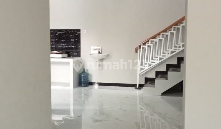 Rumah Simprug Poris 
luas Tanah 86 M²  ( 8,6x10 )
luas Bangunan 140 M²
bangunan 2 Lantai
kamar Tidur 3
kamar Mandi 3
air Pam 
listrik 2200kwh
hadap Timur 
surat Shm
harga : 1,850 M Nego 2