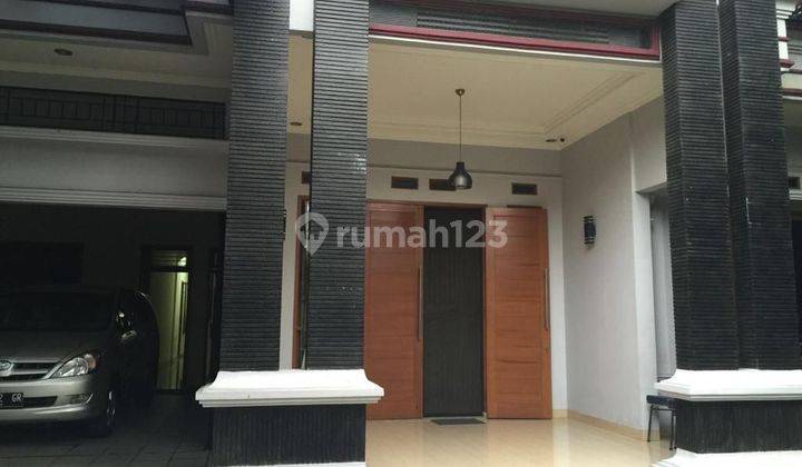  Rumah 2lantai Kebon Jeruk
srengseng
luas Tanah : 524m2 Lxp (15x35)
-Luas Bangunan : 866m2
-Hadap : Utara. Harga Termurah 9,950 Milyar Nego 1