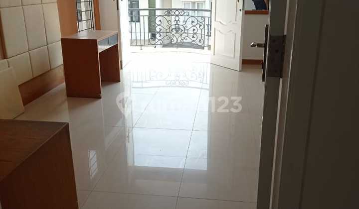 Permata Buana House Near Puri Indah Pari Island Land Area 144 m² Building Area 200 m² 2-Story Building 2+1 Bedrooms 2+1 Bathrooms Ensuite Bathrooms in Each Bedroom Fully Furnished North-Facing 1 Kitchen 1 Carport 1 Garage 7700 Watt Electricity PAM Water Price 5 2