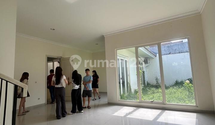 Rumah Alam Sutera Cluster Sutra Renata Luas Tanah 300 M²luas Bangunan 350 M² Bangunan 2 Lantai4+1 Kamar Tidur4+1 Kamar Mandi Listrik 6600 Watt Ac 2 Unit Kitchen Set Harga 170jt/th Nego 2