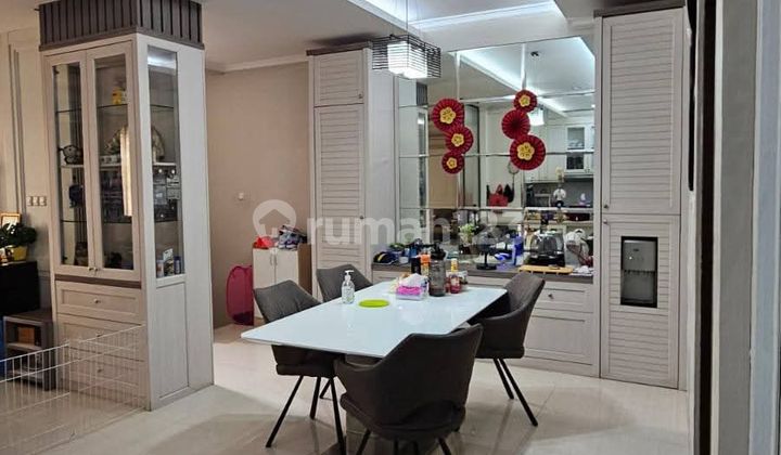Rumah Rapih Dan Sudah Renovasi Full Bangunan Di Serenade Gading Serpong Luas Tanah 126 ( 8x16 )luas Bangunan 200 M² Bangunan 2 Lantai Kamar Tidur 3 + 1 Kamar Mandi 2 + 1 1 Gudang Listrik 7.700 Kwh 2 Water Heater Furnish Nempel Ditinggal Harga Rp 2,9 M Neg