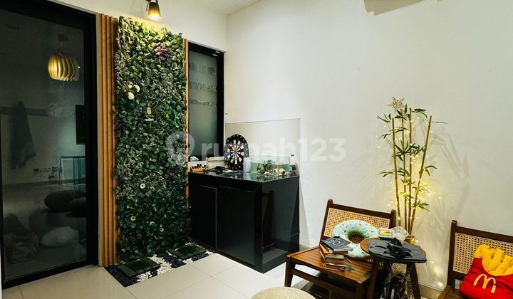 Green Royal Condo. 2 Unit Jadi 1. Lantai Dasar.1 Lantai Ukuran : 10x10m2. Renovasi Dan Semi Furnish. Harga 1,9 Milyar Nego 2