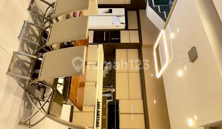 Rumah di Sunter Paradise Tahap, Posisi Strategis. Luas Tanah 180 M2. Luas Bangunan 400 M2. Full Furnish Bagus. Harga 9 Milyar