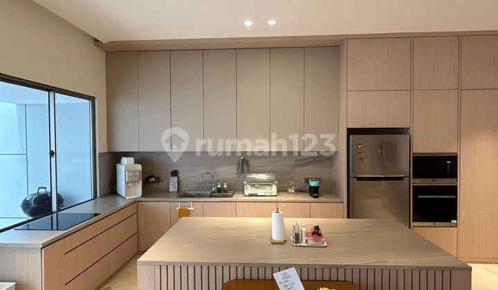 Rumah Golf Island
cluster Violin
luas Tanah 200 M² ( 10x20 )
luas Bangunan 400 M²
kamar Tidur 3+1
kamar Mandi 3+1
listrik 4400 Watt
full Furnish 
sdh Ajb
harga 9,5 Milyar Nego Sampai Dealll 2