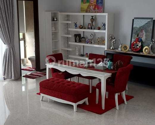 Rumah The Zora. Luas Tanah 190 M². Luas Bangunan 302 M². Bangunan 3 Lantai. Hadap Utara. Surat Shm. Semi Furnish. Canopy. Digital Door Lock. Lift. Cctv Smart Home System. Harga 8,7 Milyar Nego Tipis. Harga Di Jamin Murah 2