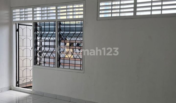 For Sale Cheap Ready-to-Use Shophouse Roxy Mas - Strategic Location 2