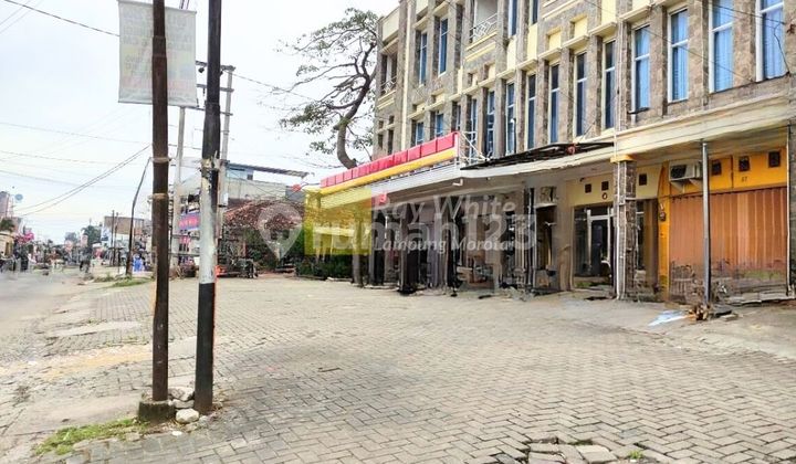 Three-Door Ki Maja Shop House 2