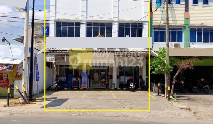 For Sale: 3-Door Commercial Building