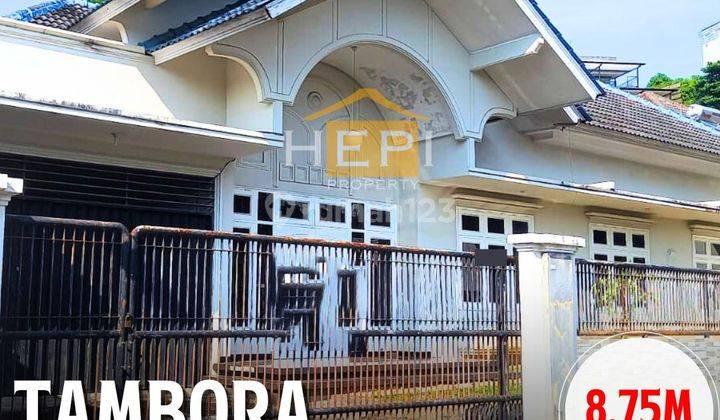 Rumah mewah bergaya vintage dengan fasilitas dan tempat bagus 1