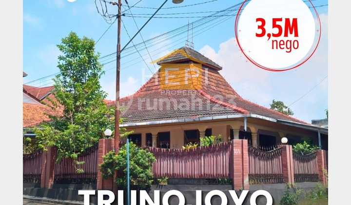 Large House in Trunojoyo Banyumanik, Semarang City 1