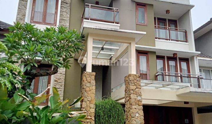 Rumah dua lantai di jual melaui lelang dan as is di Perumahan kebayoran residence cluster  kebayoran garden jalan Gandaria vll blok f. 1