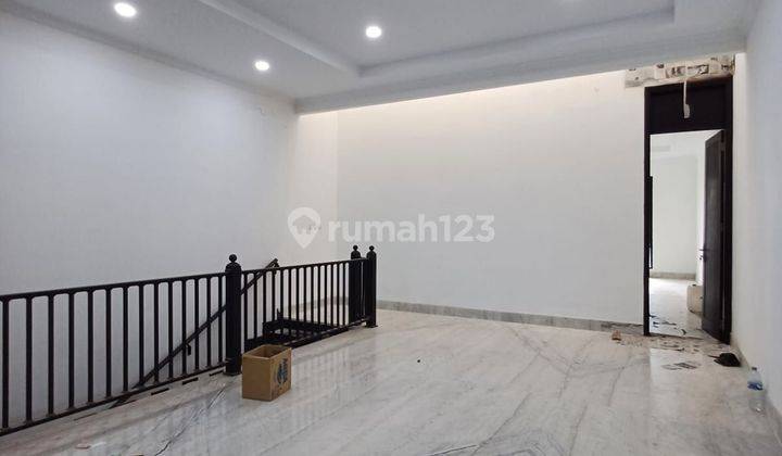 Rumah 2 Lantaii Mewah, Pool, Semi Furnished Di Kemang Jaksel 2