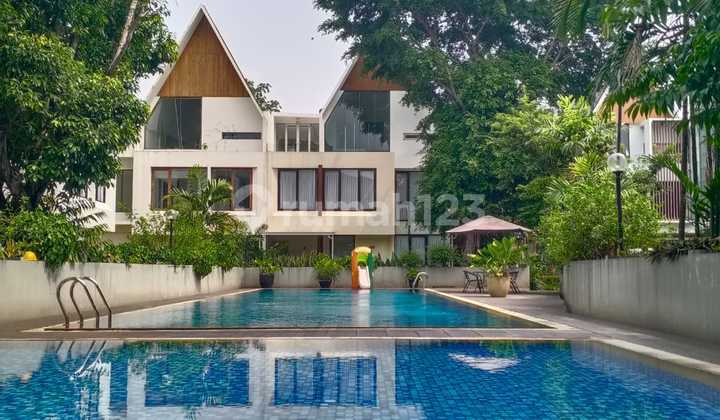 Rumah Mewah Dalam Town House Jatipadang Jakarta Selatan( Full Furnished )