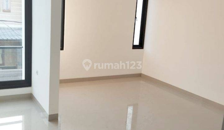 Rumah 3 Lantai Brand New Sunter Agung Podomoro Unfurnished 2