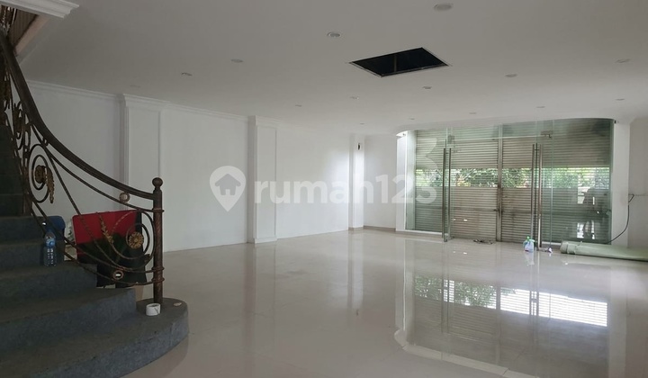 3-Story Shophouse at Zero Mayjend Sungkono Main Road, Ready to Use 2