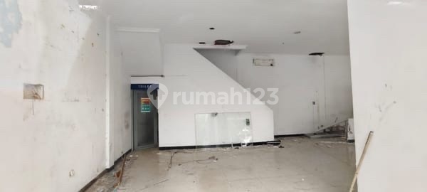 2-Story Shop House Ex-Showroom at Zero Kilometer of Hr Muhammad Main Road, Ready to Use 2