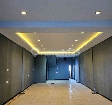 Ready-to-Use 3-Story Shophouse, Mulyosari Main Road 2