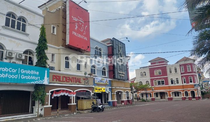 RUKO 3 LANTAI MEWAH DI JANTUNG BISNIS JOGJA! LOKASI SUPER STRATEGIS DI RING ROAD UTARA, DEKAT SETURAN, CONDONGCATUR, BABARSARI, DEPOK, MAGUWO, KAMPUS-KAMPUS TERNAMA, DAN PAKUWON MALL. COCOK UNTUK BERBAGAI JENIS USAHA, DARI KANTOR, RESTORAN, HINGGA TOKO RE 2