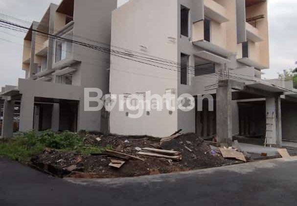 DEMANGAN HUIS TOWN HOUSE, RUMAH MODERN BELAKANG KOLOSE DE BRITO 1