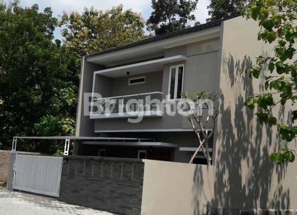 RUMAH MODERN 2 LANTAI DENGAN MATERIAL YANG BERKUALITAS 1