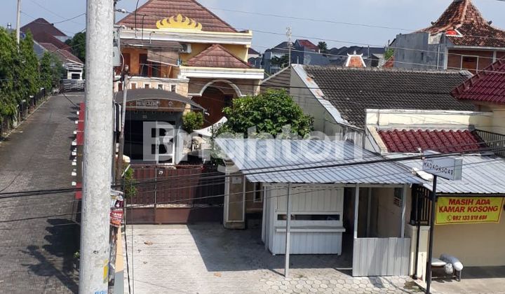 RUMAH + KOST + HALAMAN TEMPAT USAHA, LUAS, PINGGIR JALAN ASPAL RAMAI, STRATEGIS DEKAT KAMPUS UAD 4, UAD 5 DAN BERBAGAI FASUM