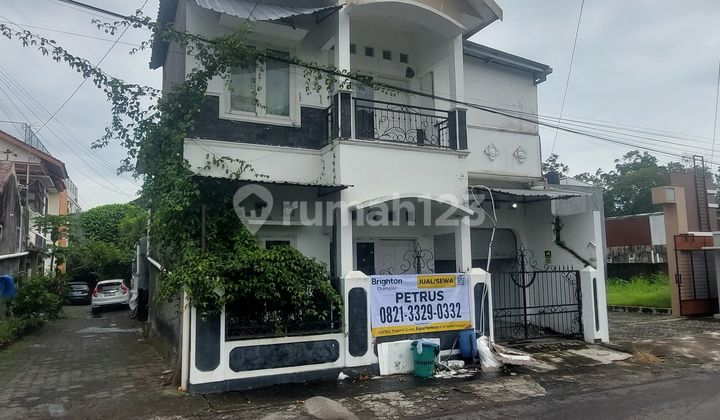 Disewakan Rumah 2 Lantai Lokasi Strategis di dalam Ringroad Maguwoharjo Sleman  1