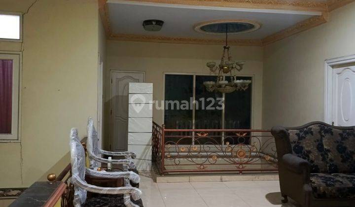 DISEWAKAN RUMAH MEWAH DENGAN LOKASI STRATEGIS DAN ASRI 2