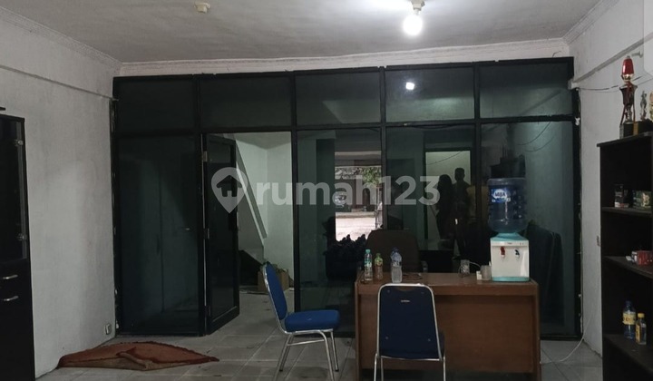 DIJUAL RUMAH KANTOR (RUKAN) DENGAN LOKASI STRATEGIS DAN AMAN 2