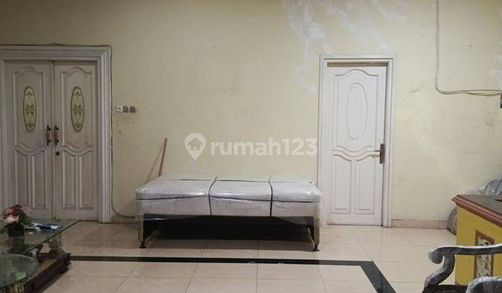 DISEWAKAN RUMAH MEWAH DENGAN LOKASI STRATEGIS DAN ASRI 2