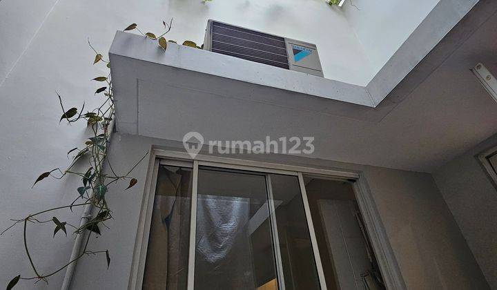 Dijual Rumah Hoek 2 Lantai Semi Furnish Cluster Volta Gading Serpong. Ylefb 2