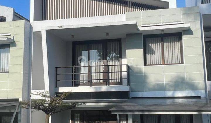 Rumah Modern Minimalis Dilingkungan Cluster Yang Asri Dan Memiliki 2 Lantai Menghadap Timur Dengan Kondisi Full Furnished Yang Terletak Di Daerah Dago Bandung 1