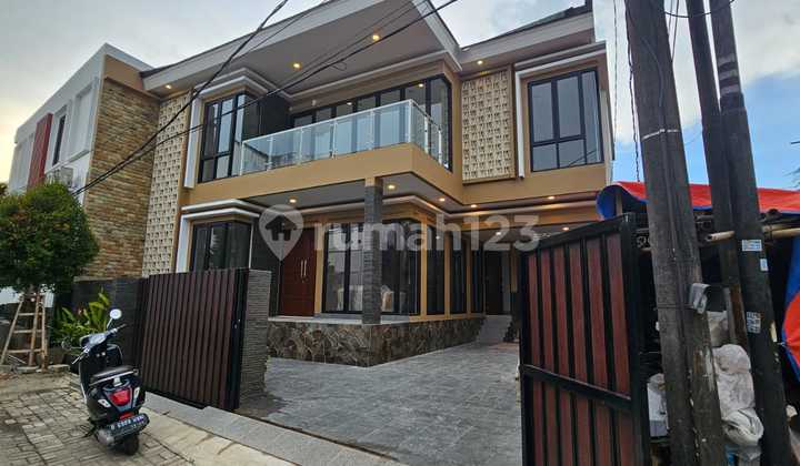 Dijual Rumah Bagus Dengan 2.5 Lantai Di Daerah Jombang Baru Tangerang Selatan