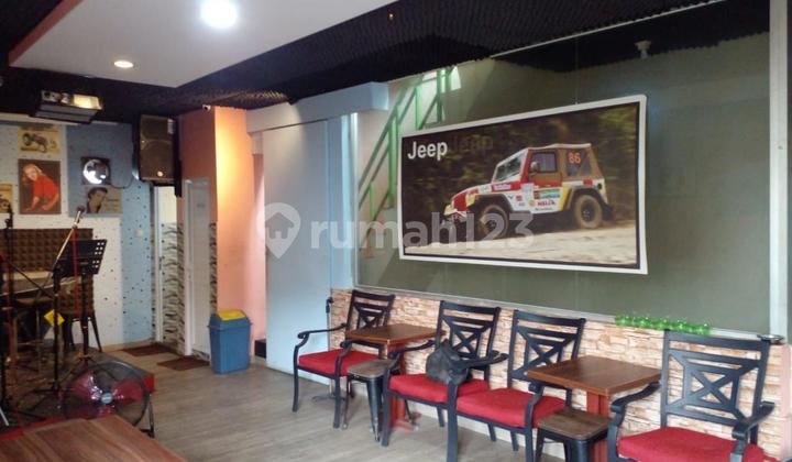 Dijual Ruko 3.5 Lantai yang Letaknya Depan Pintu Masuk Area Perbelanjaan dan Berlokasi di Bintaro Tangerang Selatan