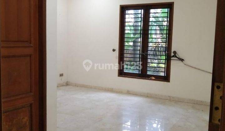 Rumah 2 Lantai Ada Kolam Renang Shm,semi Furnish, Lt 500 M2,lb 750 M2,kt 5,km 5 Siap Huni Di Kemang Timur,jakarta Selatan 2