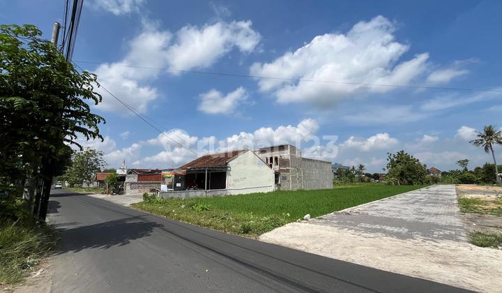 Tepi Aspal di Banyuraden Tanah Jogja Siap Bangun Tepi Aspal di Banyuraden Tanah Jogja Siap Bangun