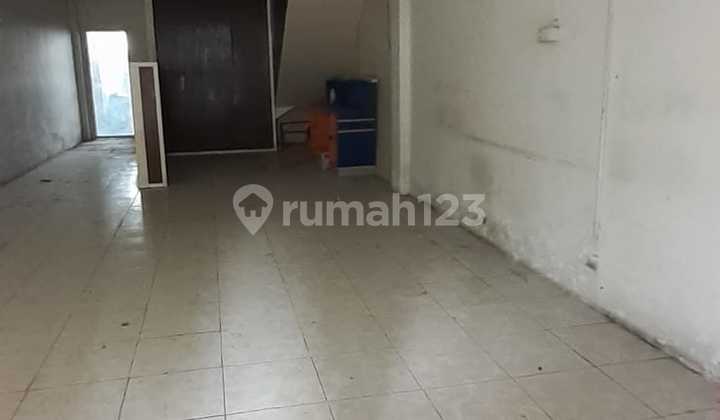 0872 - For Rent: 2-Story Shop House Green Garden Gresik, Land Area 135 M2