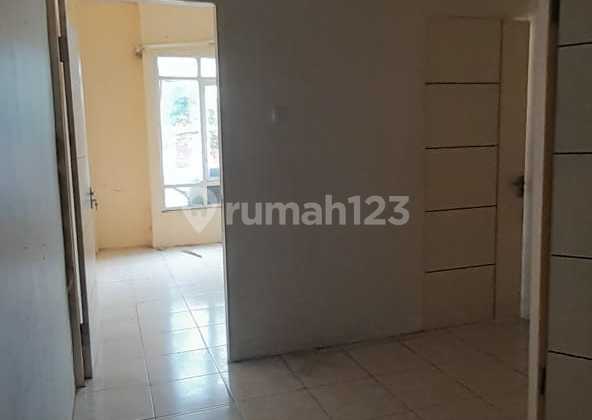 0872 - For Rent: 2-Story Shop House Green Garden Gresik, Land Area 135 M2 2