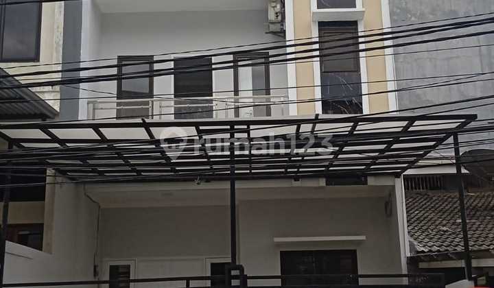 Dijual Cepat Murah Rumah 3 Lantai Brand New Kelapa Gading, Jakarta Utara e0047cl 