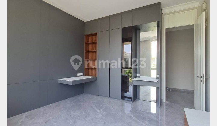 The Best and Spacious House in La Riz Wood, Pakuwon Indah, Surabaya 2