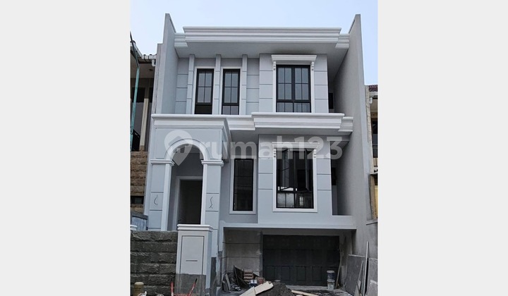 Rumah Baru Gress di Graha Family, Surabaya Rumah Baru Gress di Graha Family, Surabaya