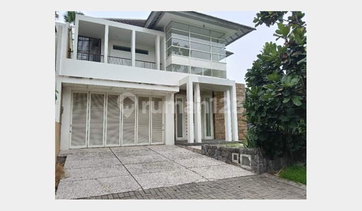 Rumah 2 Lantai, Hook, Bagus & Ciamiiik di Citraland, Surabaya