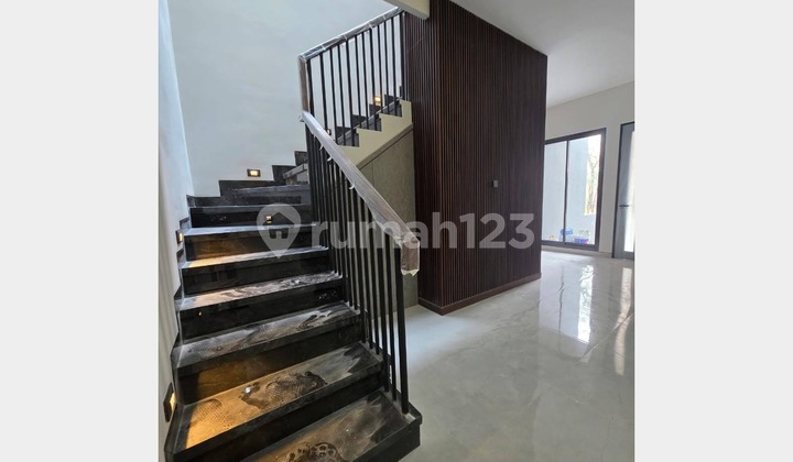 New house, high-grade luxury specs, Graha Family in Surabaya