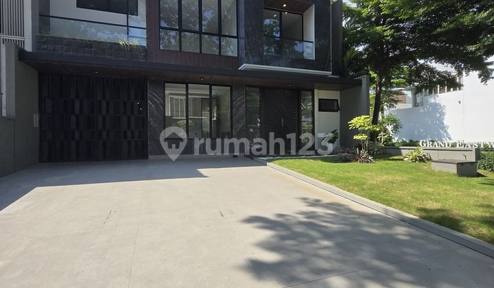 For Sale: Modern Minimalist Citraland Utama House For Sale: Modern Minimalist Citraland Utama House