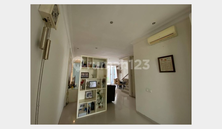 Rumah Semi Furnished, Bagus dan Strategis, Pakuwon Indah, SBY 2