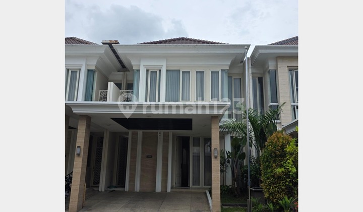 Rumah 2 Lantai, Bagus dan Siap Huni di Pakuwon Indah, SBY