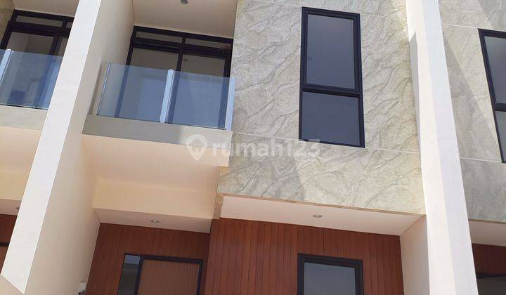 Rumah Baru 2 Lantai Di Pusat Kota Sidoarjo